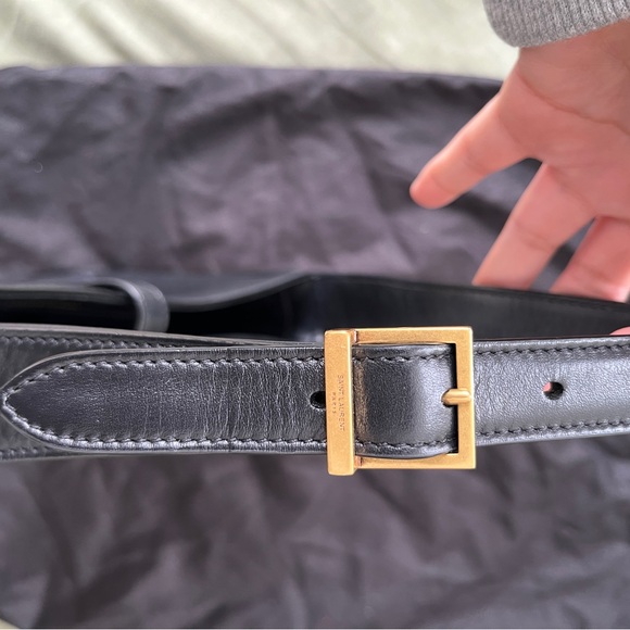 Saint Laurent (Le 5 á 7) Black Shoulder Bag with Gold details - Picture 4 of 5